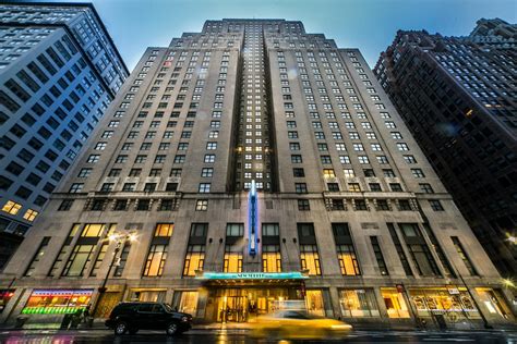 New Yorker building during day