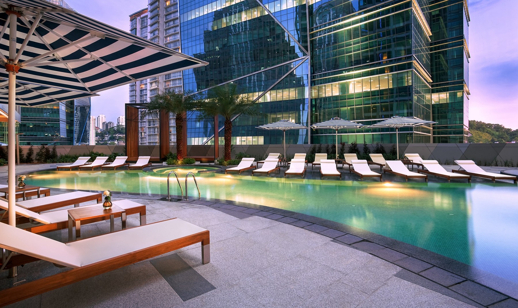 Swimming pool Sofitel Damansara Kuala Lumpur