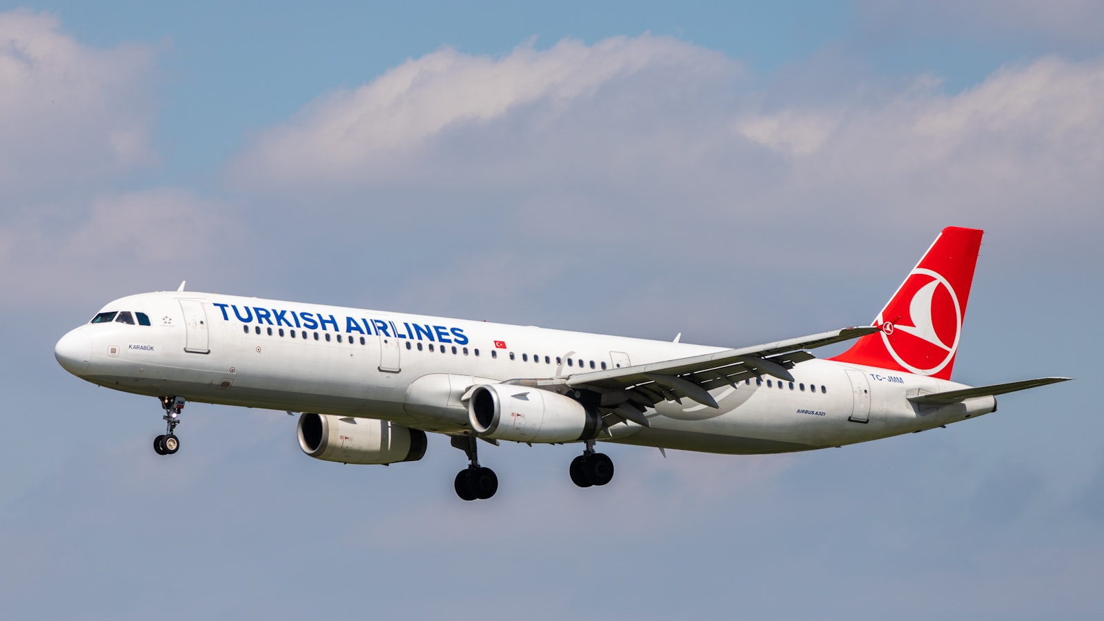 white airliner